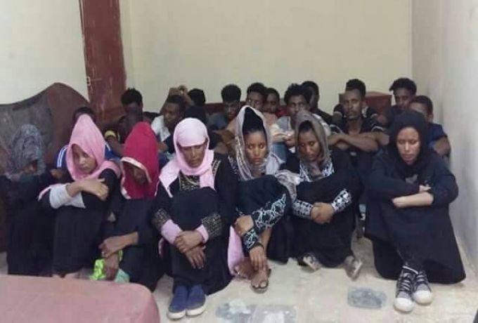 السلطات الأمنية توقف عصابة اتجار بالبشر وتحرر 177