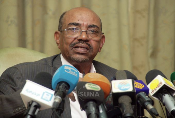 البشير يُخير أحزاب "نداء السودان" بين العمل السياسي او حمل السلاح