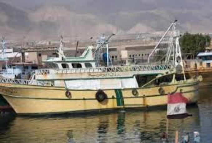 إطلاق سراح (7) صيادين مصريين أُحتجزوا بالبحر الأحمر