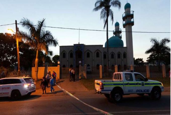 ذبح ثلاثة مصلين في مسجد بجنوب إفريقيا