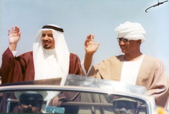 صورة نادرة تجمع الرئيس الأسبق نميري بالملك خالد