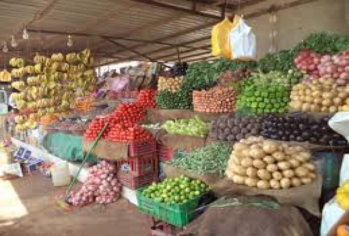 تجهيزات العيد .. تصيب سوق الخضروات والفواكه