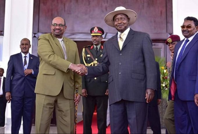 البشير بأوغندا لبحث قضايا قسمة السلطة بين الجنوبيين