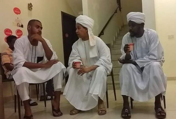 السفارة السودانية بقطر تزور أسرة القتيل "عبد اللطيف" وتؤكد متابعة القضية