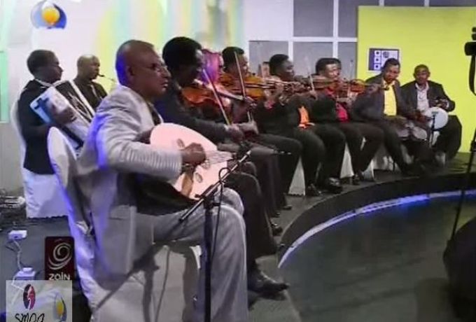 فرقة موسيقية سودانية تذرف الدموع بحفل زواج في جوبا