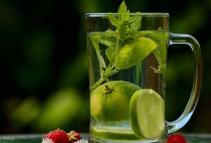 5 فوائد لشرب الماء والليمون والمعدة فارغة