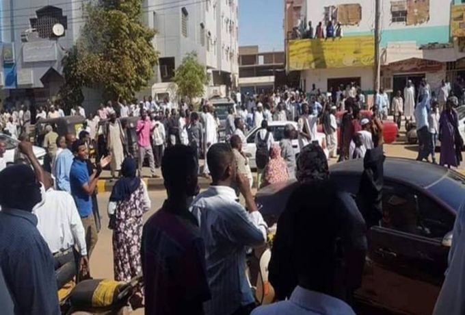 العربية : السودان امام تظاهرتين ..دعماً للبشير وحلاً بحل الحكومة