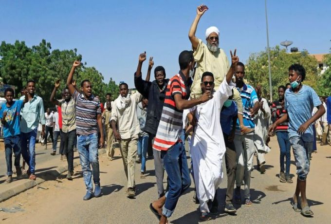 مسؤول سابق بالرئاسة السودانية : نملك خطط لإحتواء التظاهرات