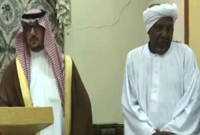 قرية سعودية تُكرم طبيباً سودانياً بعد خدمة 25 سنة