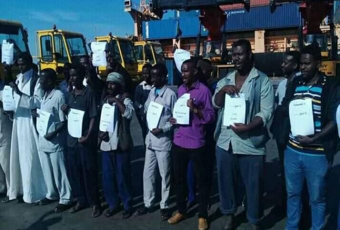 اضراب عمال ميناء بورتسودان يشل حركة السفن