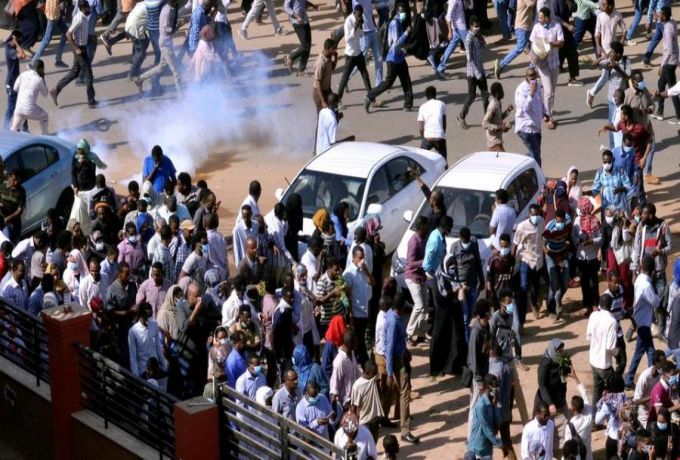إحالة أكثر من 800 سوداني لمحاكمات الطوارئ