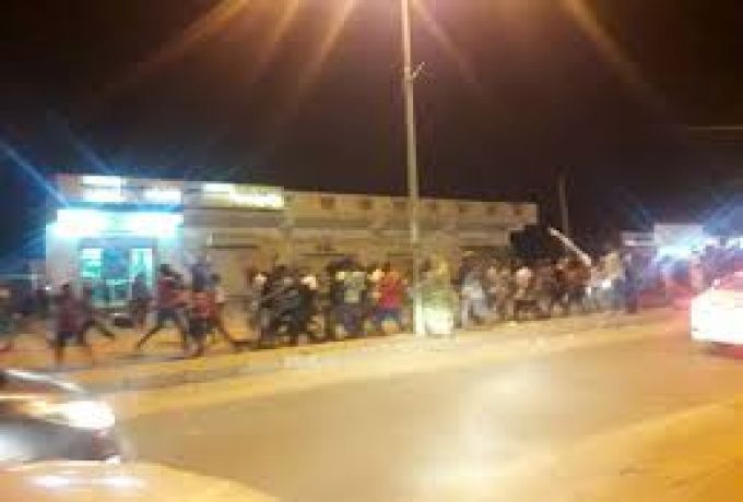 التظاهرات تتواصل في أحياء العاصمة المثلثة