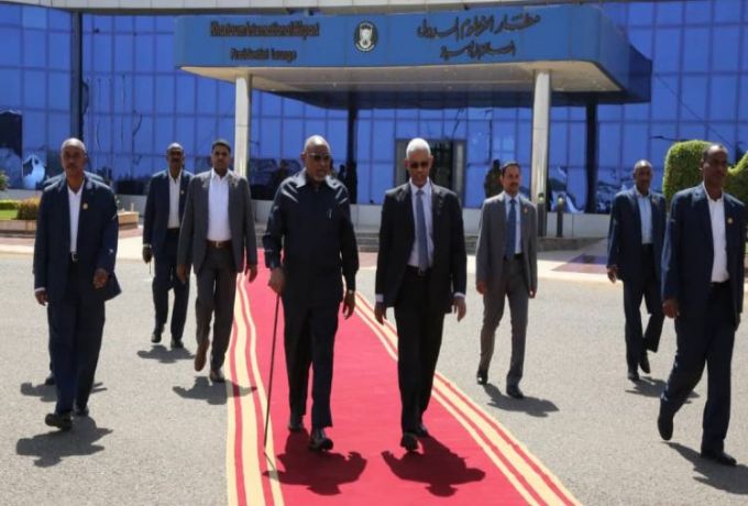 النائب الأول لرئيس الجمهورية يتوجه الي القاهرة، في أول زيارة خارجية