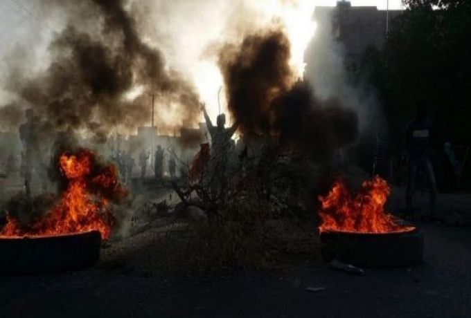 الشرطة تطلق الغاز المسيّل للدموع على متظاهرين في السودان