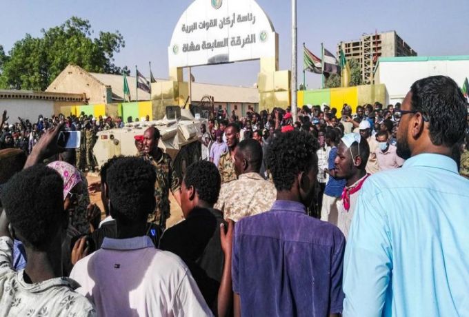 صحيفة لندنية : الجيش السوداني يسيطر علي الأوضاع وينتشر في الشوارع