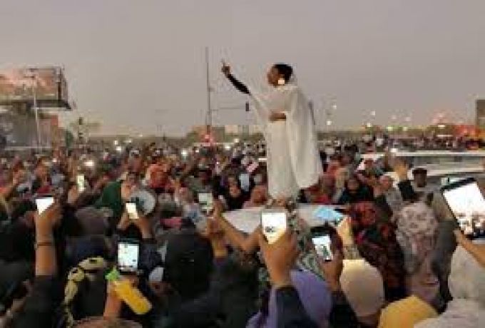 وسائل الاعلام العالمية تتغزل في "أيقونة الثورة السودانية" آلاء صلاح