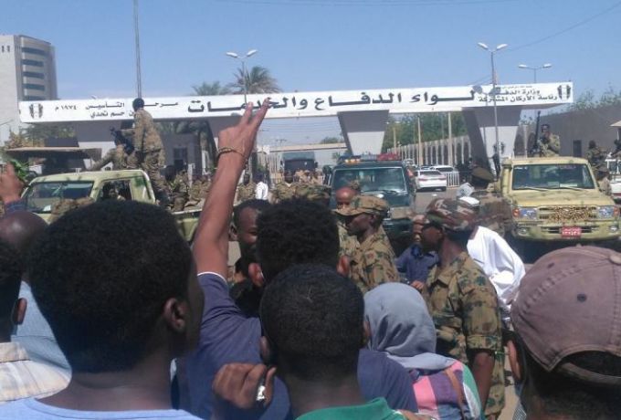 السودانيون يستعدون لجمعة استثنائية