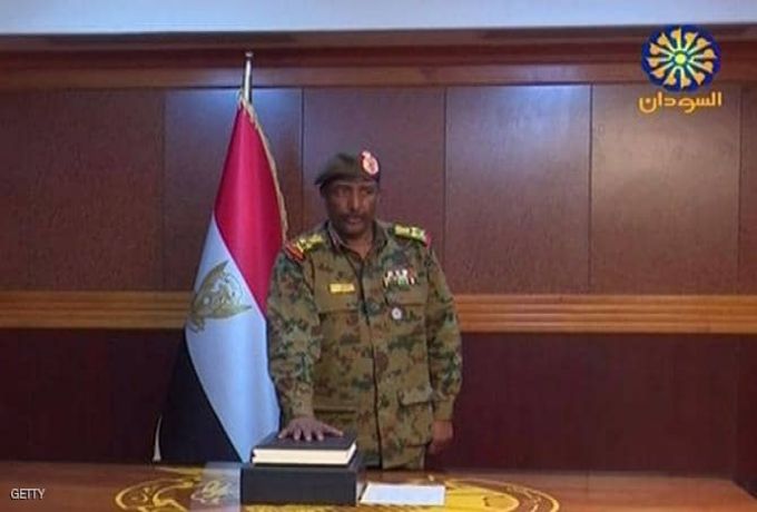 عااااجل الفريق الأول عبد الفتاح البرهان يؤدي القسم رئيساً للمجلس العسكري الانتقالي