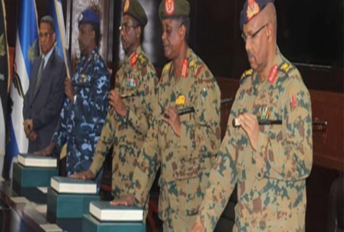 صحيفة لندنية : المجلس العسكري السوداني يمشي علي زجاج