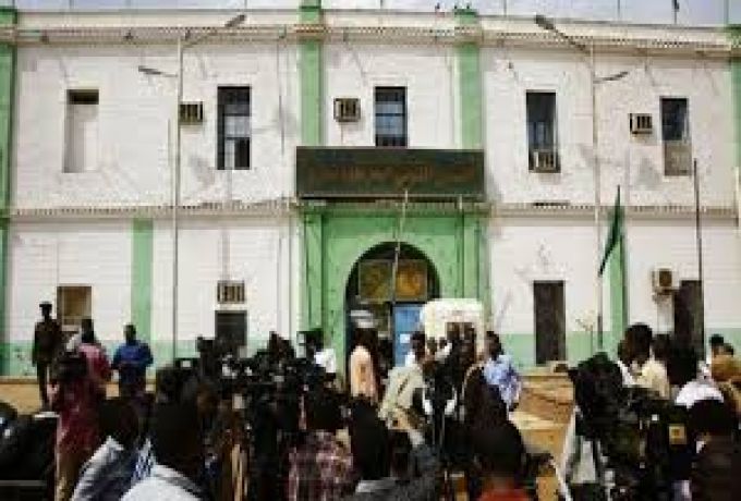 الشرطة السودانية تنفي محاولة تهريب البشير من السجن وتحذر