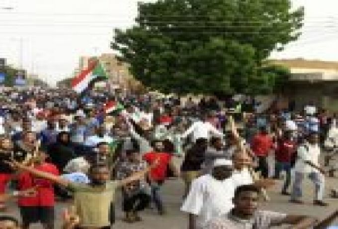 الإمارات تؤكد أهمية الحوار وتفادي التصعيد في السودان