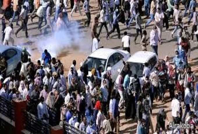 فرنسا تأسف لإستخدام العنف ضد المتظاهرين في السودان وتدعو لضبط النفس