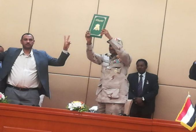 دبلوماسي سابق يتحدث عن التهديدات التي قد تواجه السودان بعد تشكيل المجلس السيادي