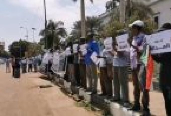 وقفة احتجاجية لـ”التشكيليين السودانيين” للمُطالبة اعزل قضاة بإستقلالية القضاء