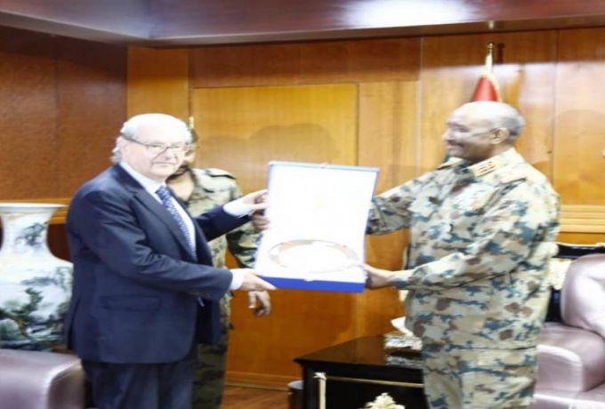 البرهان يكشف خطة السودان لإعادة هيكلة أجهزة أمنية