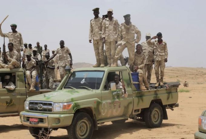قوات الدعم السريع تطيح بأخطر عصابات تجارة البشر وتوقف 138 شخصا قبل تسللهم إلى ليبيا