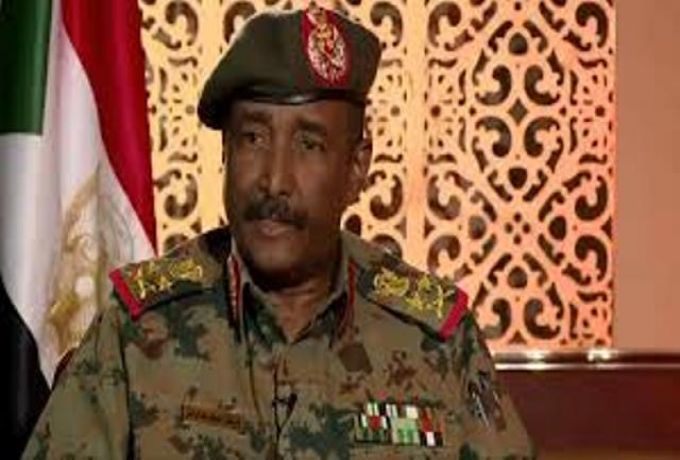 البرهان: القوات المسلحة صامدة وهى “صمام الأمان” في السودان