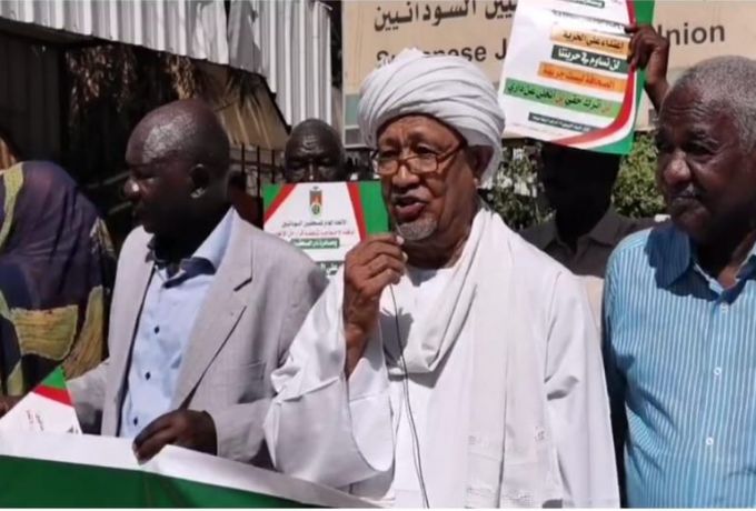 خال المخلوع يهدد باسقاط الحكومة الانتقالية في السودان !