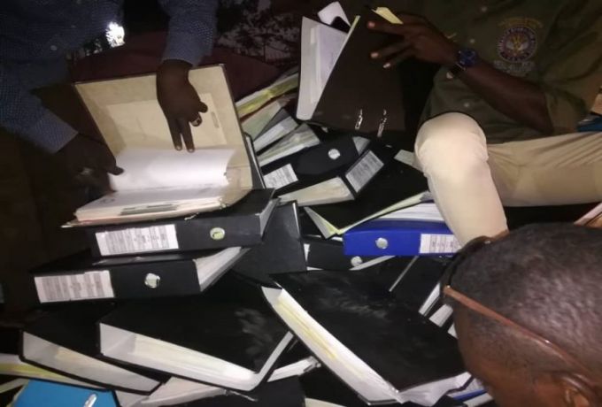 السودان..ضبط بوكس محمل بملفات ووثائق ضخمة بالخرطوم