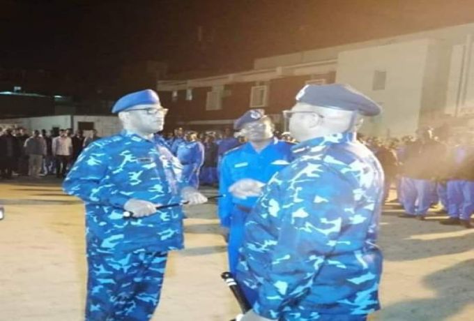 وزير الداخلية يتفقد الارتكازات الليلية والسواري بولاية الخرطوم