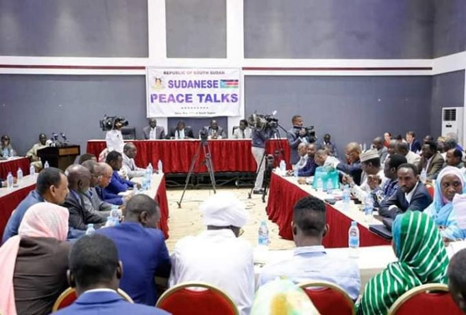الوساطة ووفدا الحكومة والجبهة الثورية يعقدون جلسة مباحثات مع وفد نازحي دارفور