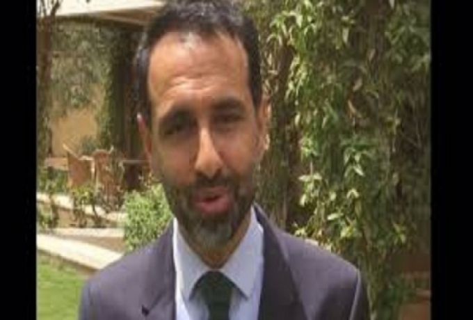 السفير البريطاني: على السودانيين التوحد خلف حمدوك وسندعم الحكومة