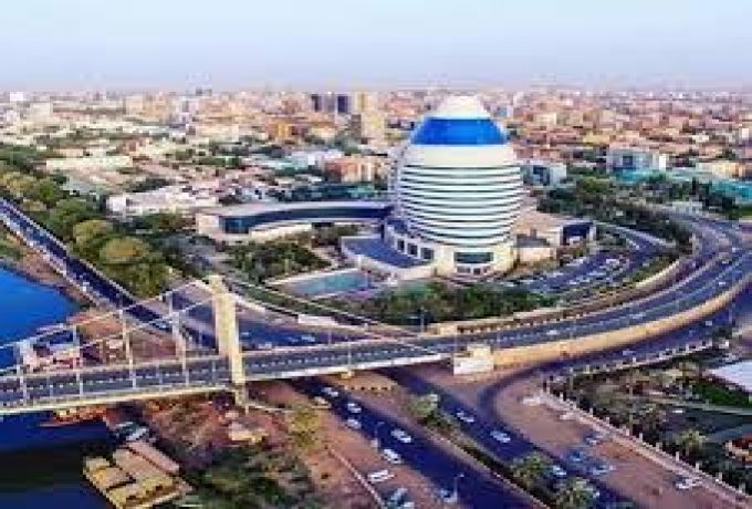 وزير المالية السوداني يلمح إلى اعتزامه “تحرير سعر الصرف” بعد إنجاز تعديل الرواتب