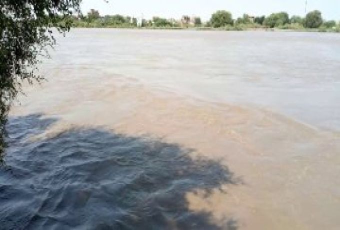 لجنة من وزارة الري للتحقيق في تدفق مياه صرف صحي واختلاطها بمياه النيل
