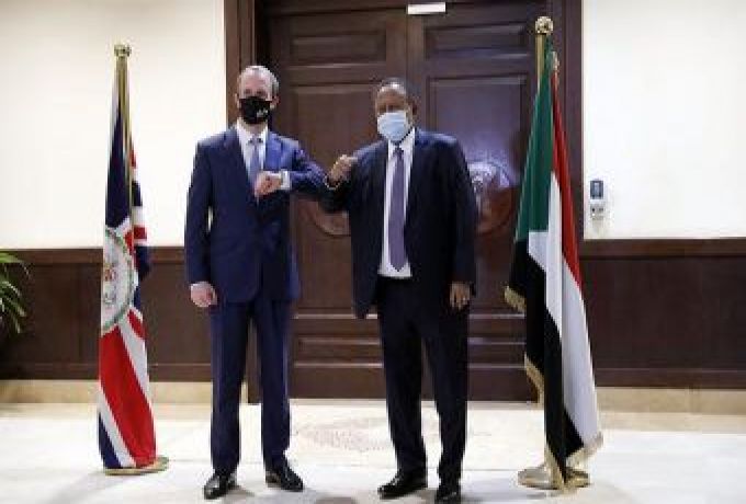 رئيس الوزراء يتعهد بتطوير العلاقات بين السودان وبريطانيا