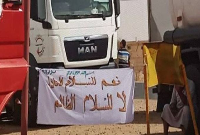 إغلاق الشمال واحتجاز عشرات الشاحنات المصرية