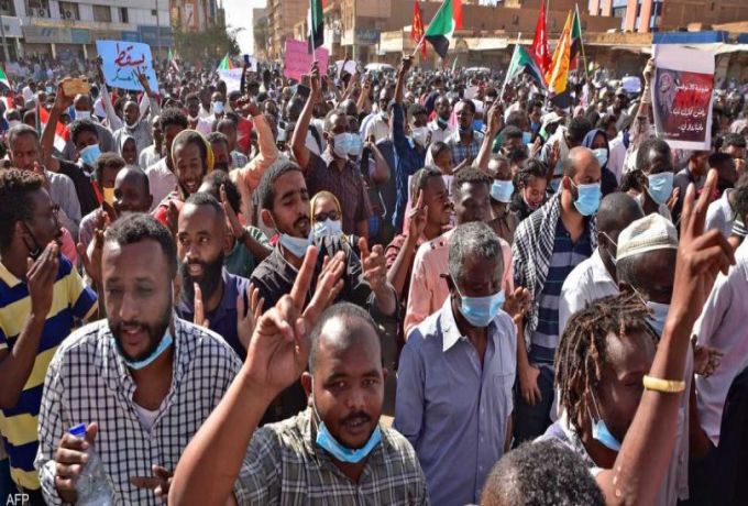 السودان.. الآلاف يتظاهرون للمطالبة بالحكم المدني