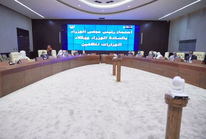 بمشاركة وزراء سابقين.. حمدوك يعقد اجتماعاً بالوزراء والوكلاء