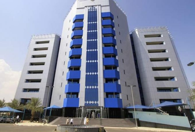بنك السودان يجمد حسابات شركات ومؤسسات مشهورة