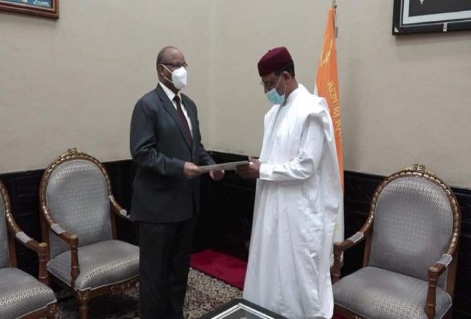 إبراهيم جابر يبحث مع رئيس النيجر تعدين الذهب ومحاربة الإرهاب