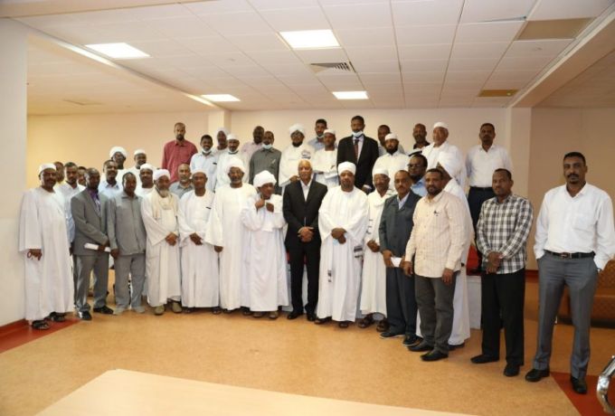 سفير السودان بقطر يزور المدارس السودانية