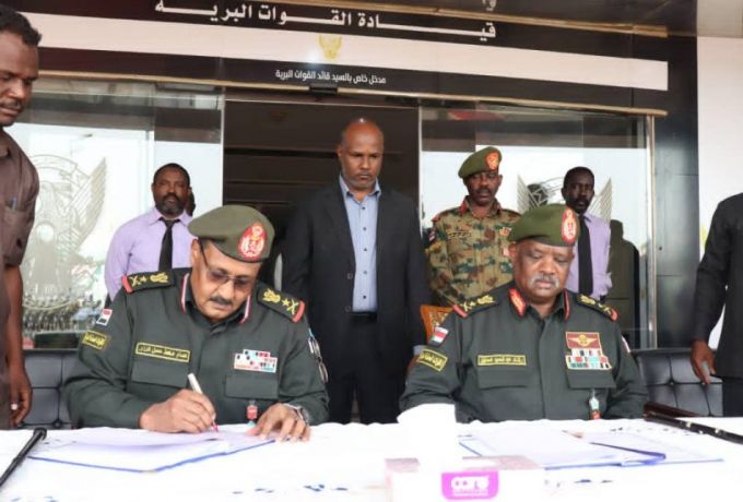 السودان.. إكتمال مراسم التسليم والتسلم لقيادة القوات البرية