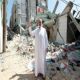 اسماعيل هنية يقف امام منزله المدمر في غزة