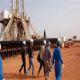 وزير النفط الجنوبي يصل الخرطوم في زيارة مفاجئة لطلب كوادر سودانية